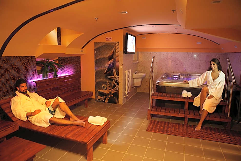 Six Inn Hotel