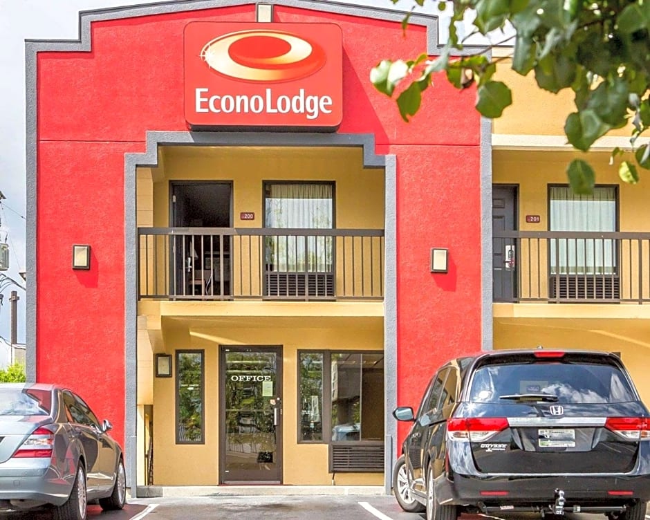 Econo Lodge North