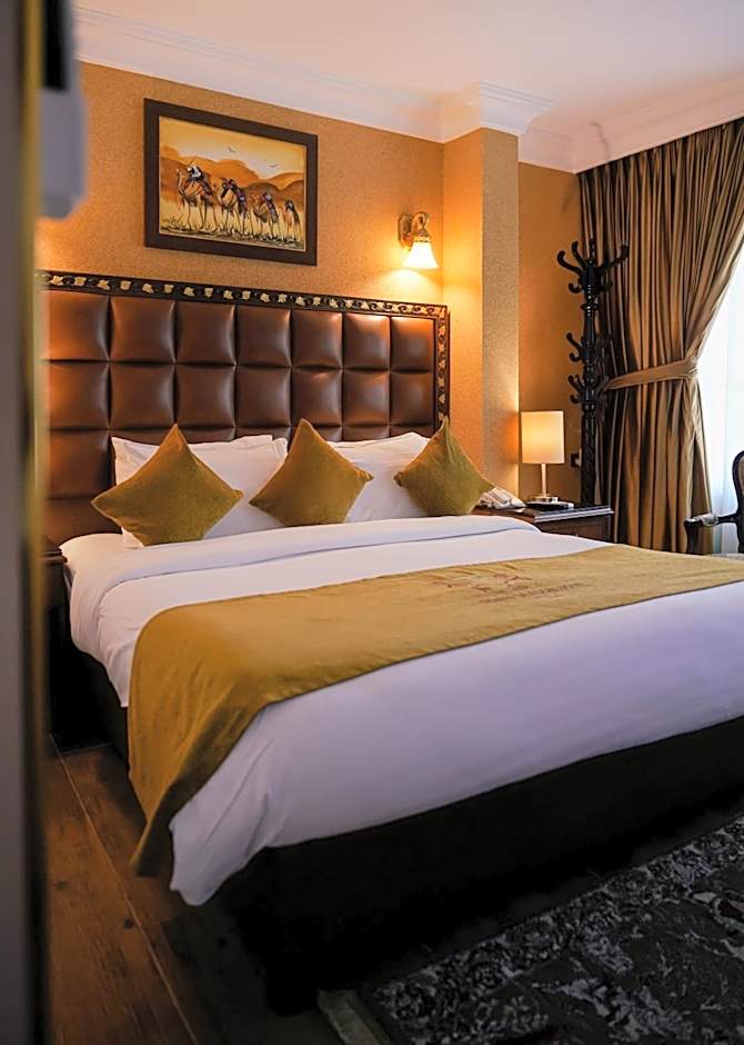 Town Season Hotel
