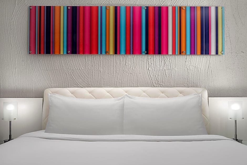 Photo 1 of 3 of Deluxe 1 King Bed