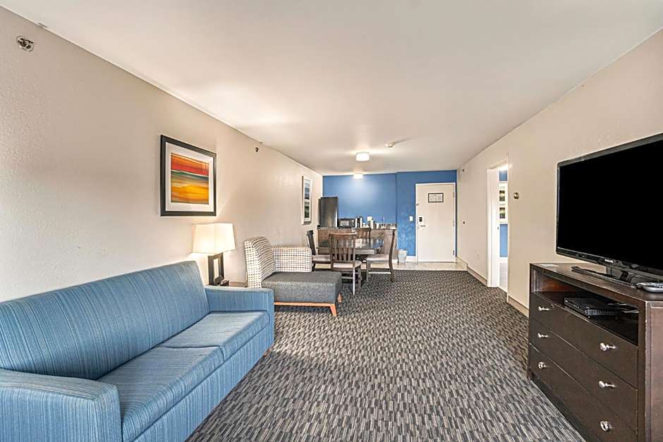 Country Inn & Suites by Radisson, South Haven, MI