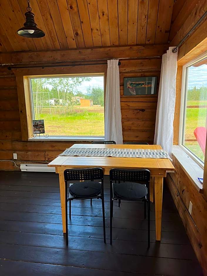 Dry Log Cabin with Mountain Views