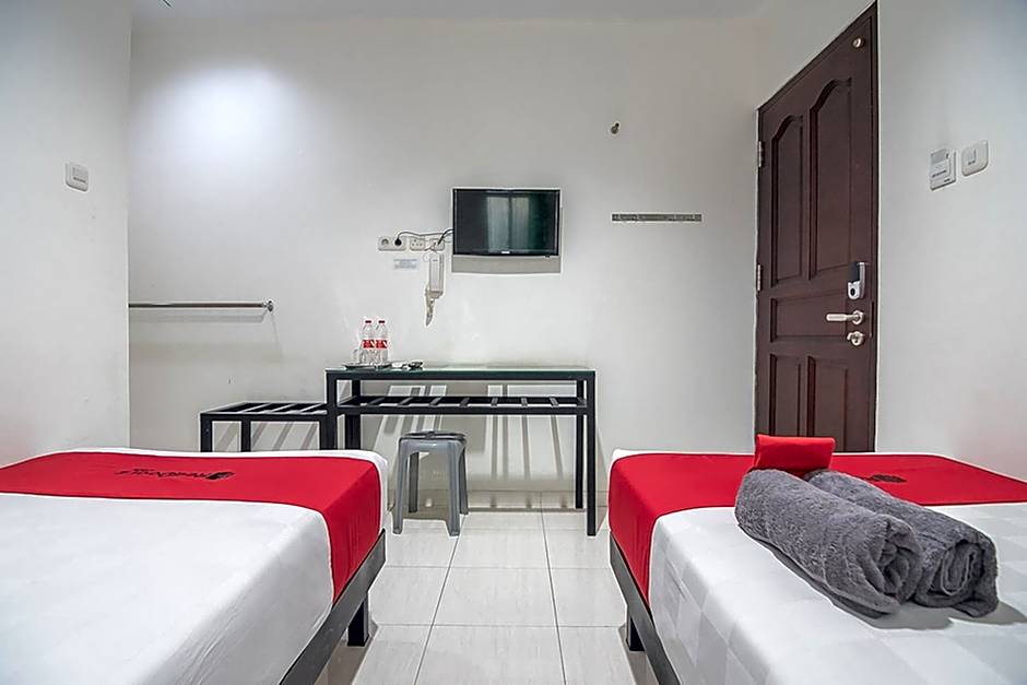 RedDoorz near Nagoya Citywalk Batam 2