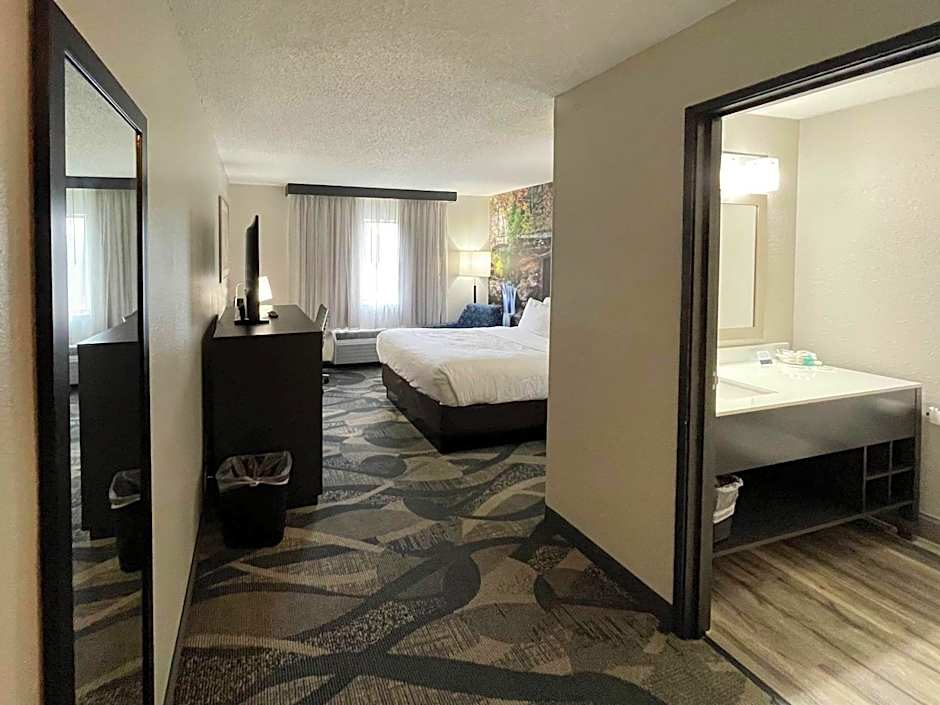 Clarion Pointe Fairborn near Wright Patterson AFB