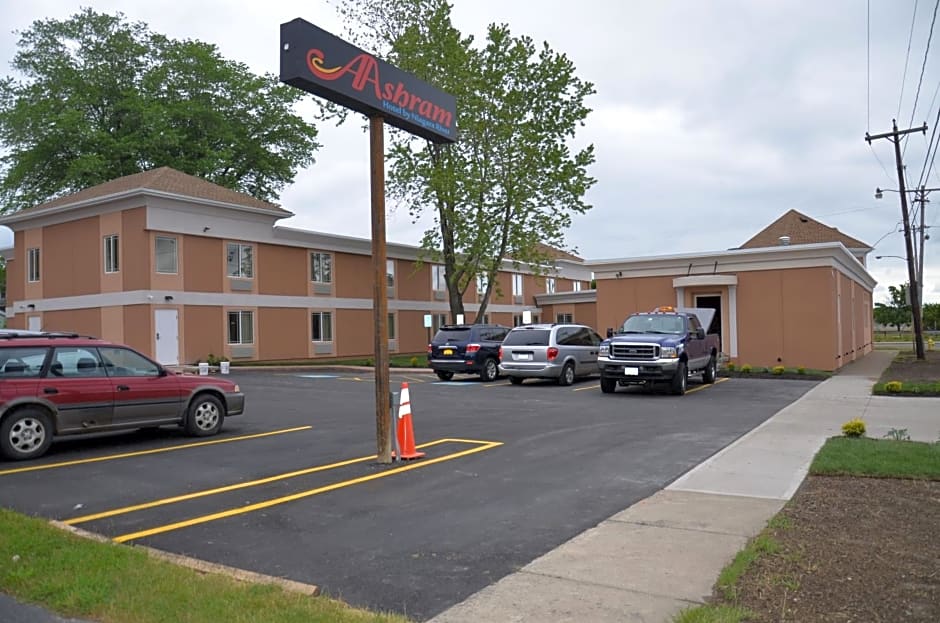 Aashram Hotel by Niagara River