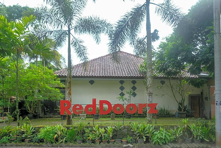 RedDoorz near Museum Gunung Merapi