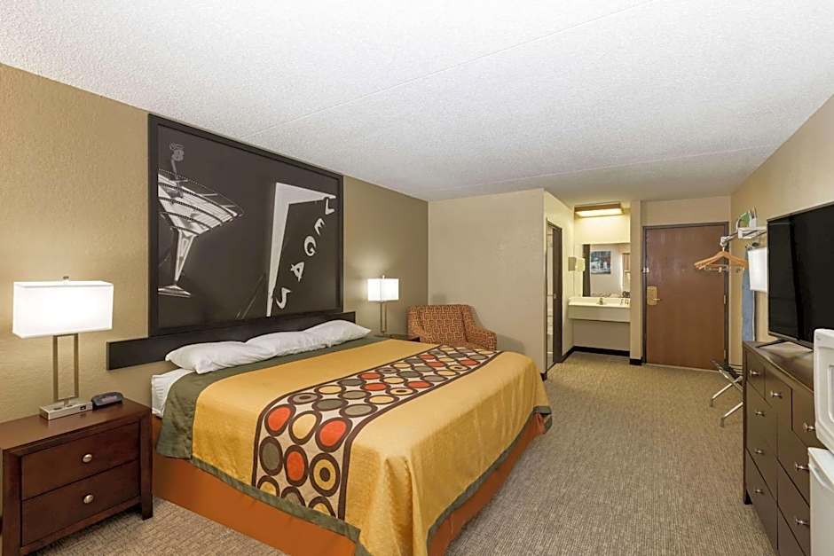 Super 8 by Wyndham Wichita North