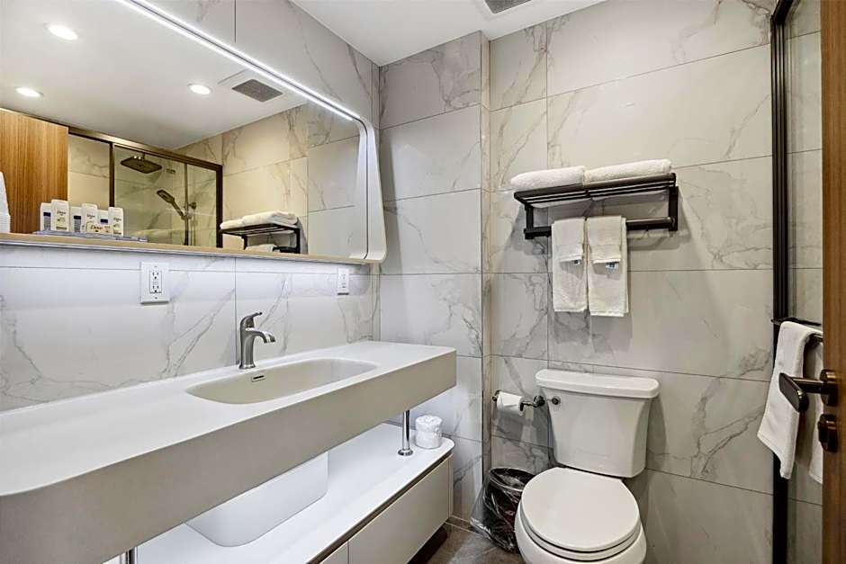 Ramada by Wyndham Flushing Queens