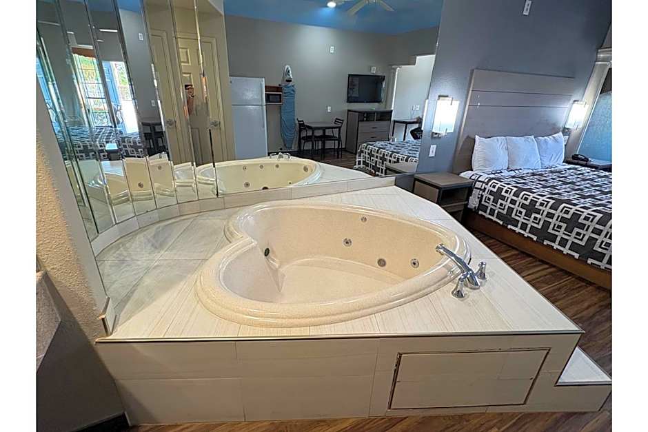 Regency Inn & Suites By Capital O Houston IAH Airport