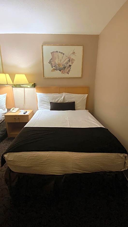 Howard Johnson by Wyndham Downtown Kamloops