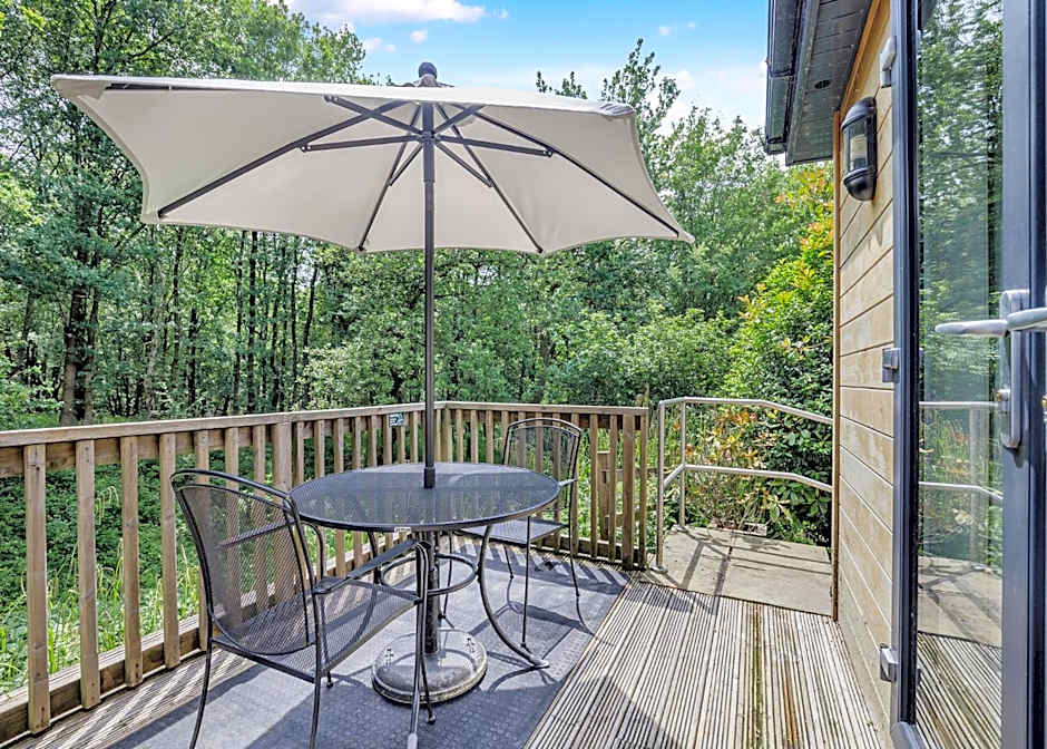 Charlesworth Lodges