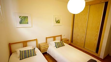 Single Bed in Mixed Dormitory Room