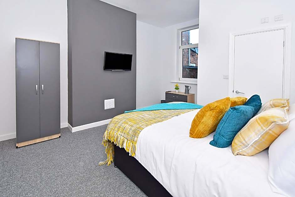 Townhouse @ 272 Walthall Street Crewe