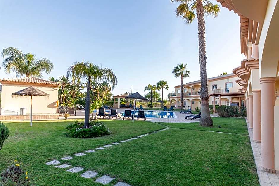 Atalaia Sol Aparthotel - tennis & heated pool in winter