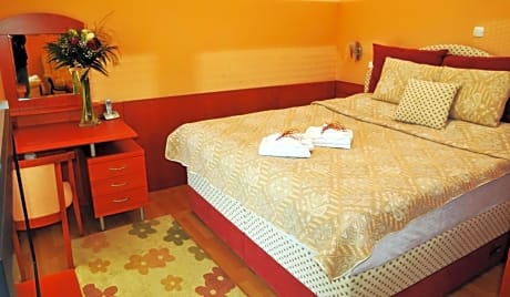 One-Bedroom Apartment with Balcony