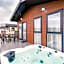 Woodpecker Lodge with Hot Tub
