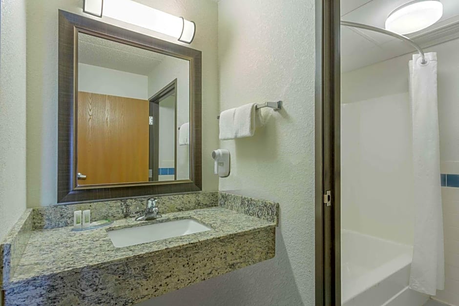 AmericInn by Wyndham Menominee