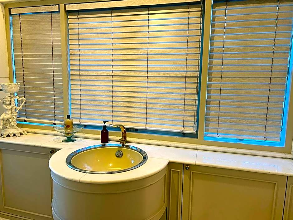 V20 Boutique Jacuzzi Hotel