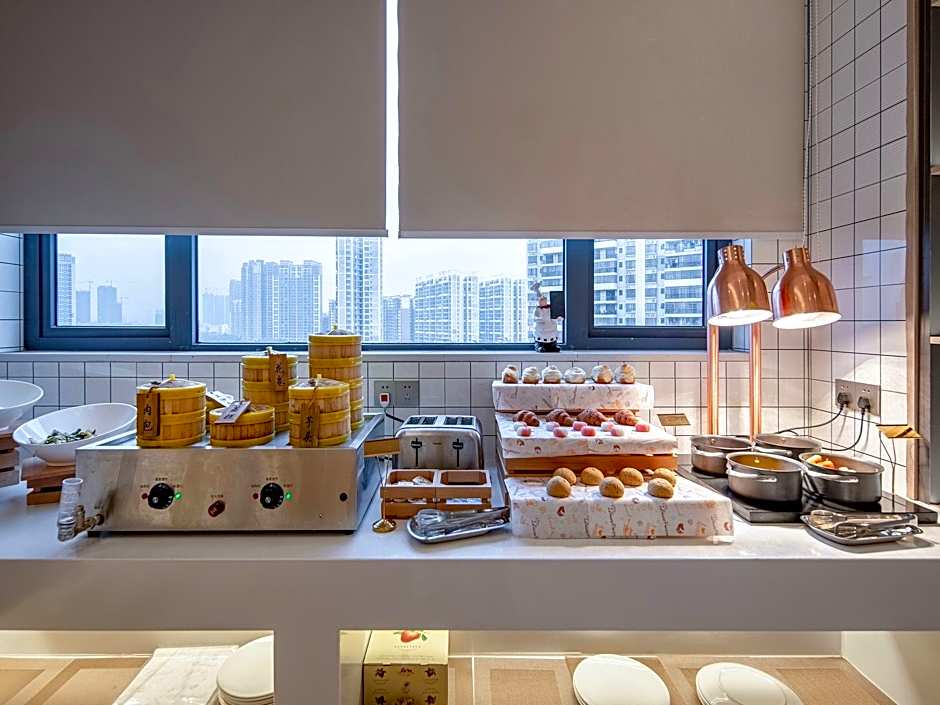 Borrman Hotel Guigang Macaojiang Park High-speed Railway Station