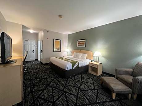 King Suite with Hot Tub - Non-Smoking
