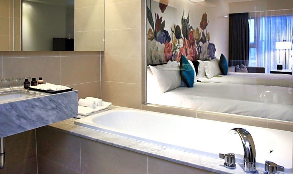 Just Sleep Kaohsiung Station