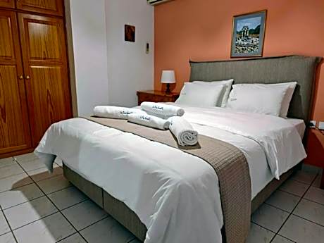 One-Bedroom Apartment (3 Adults)