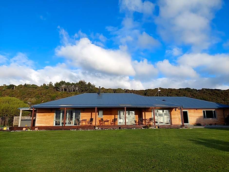 Awatuna Sunset Lodge