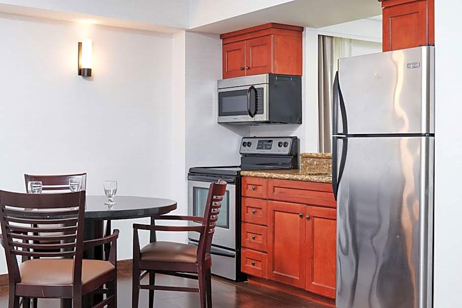 DoubleTree By Hilton Fullerton