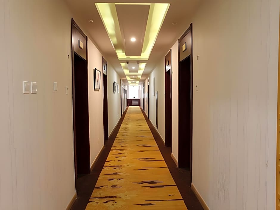 GreenTree Alliance Hulunbeier Zhalantun Railway Station Hotel