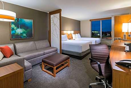 Queen Room with Two Queen Beds and Sofa Bed - High Floor