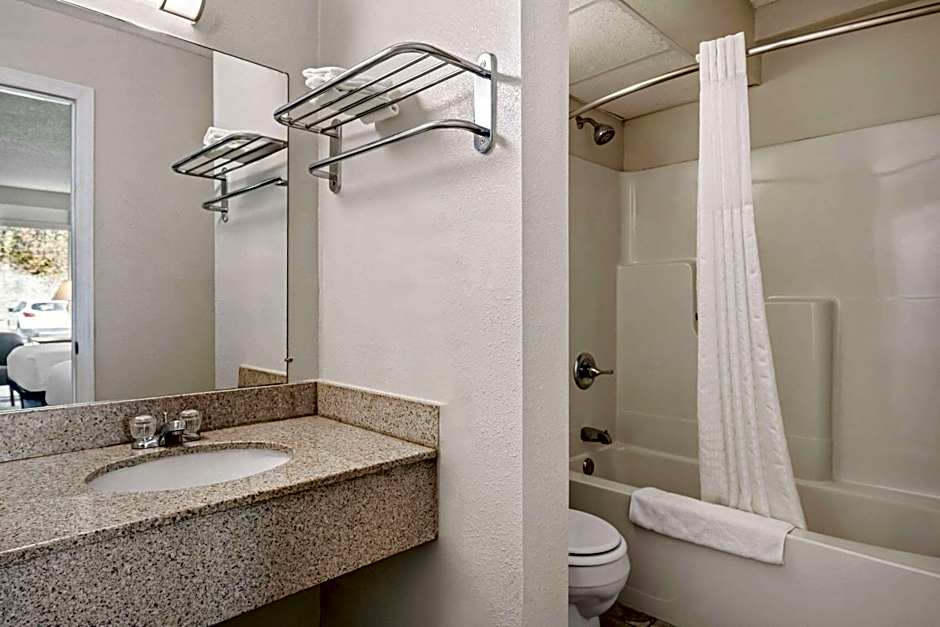 Days Inn by Wyndham Dubuque