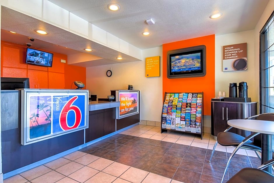 Motel 6-Pomona, CA - Los Angeles