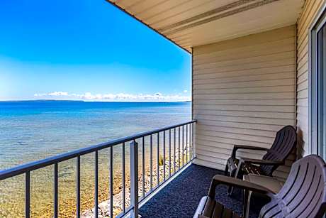 Queen Suite with Two Queen Beds - Non-Smoking/Ground Floor
