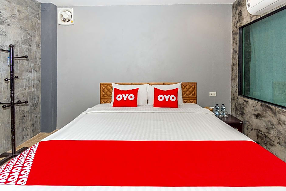 OYO 650 At Night Pranburi