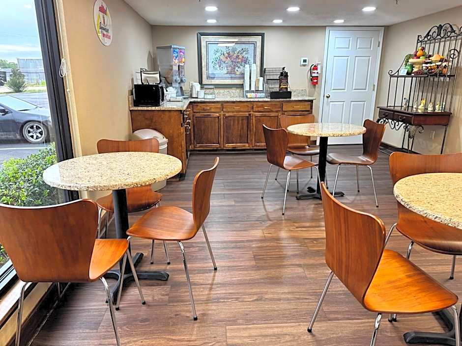 Super 8 by Wyndham Booneville