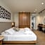 Monarco Executive Rooms