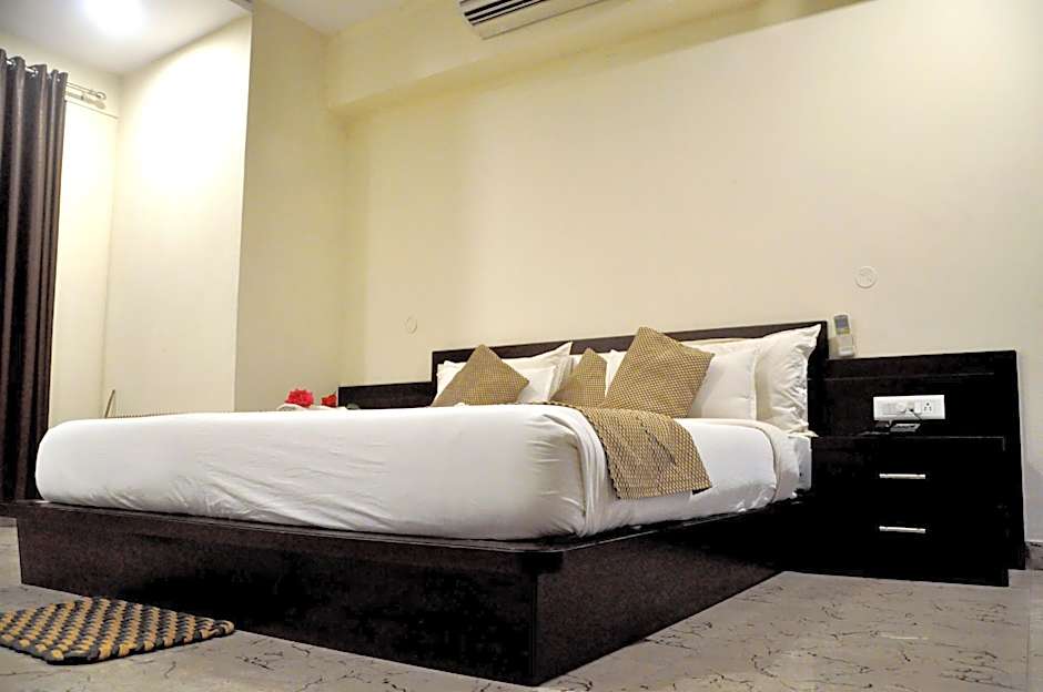 Photo 1 of 2 of Deluxe 1 King Bed