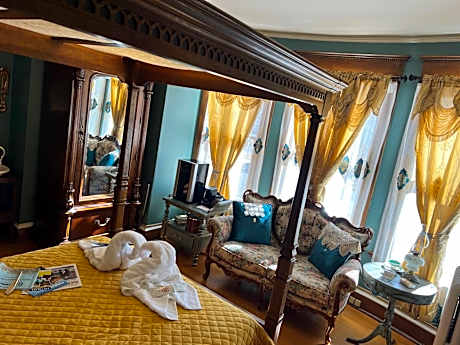 Suite with Garden View