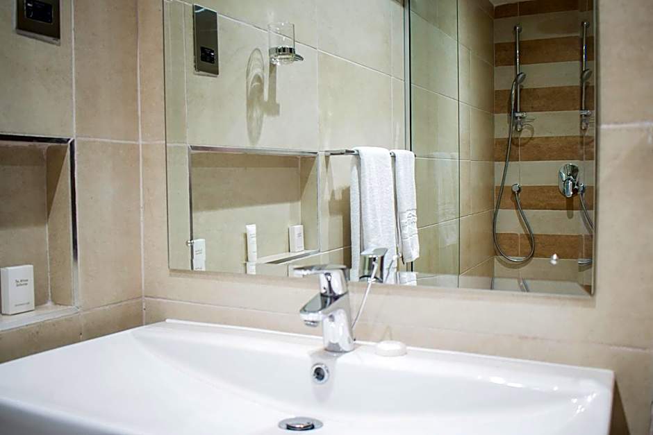 Longonot Place Serviced Apartment-Nairobi, City Centre CBD