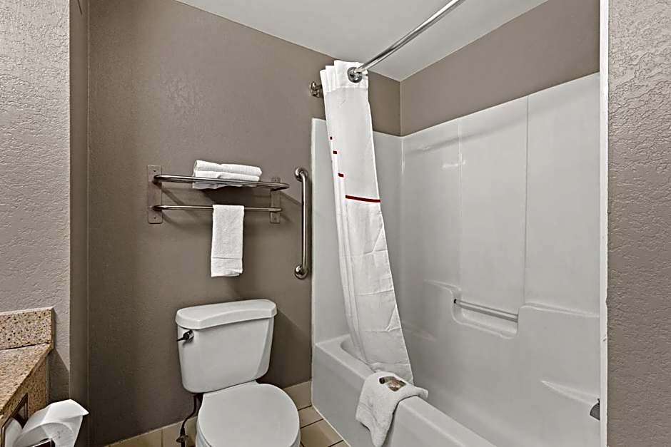 Red Roof Inn & Suites Newnan
