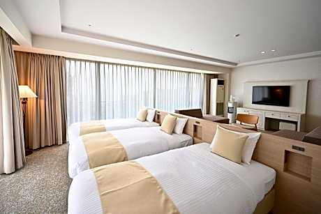 Junior Suite Triple Room - Shared Bathroom - Non-Smoking