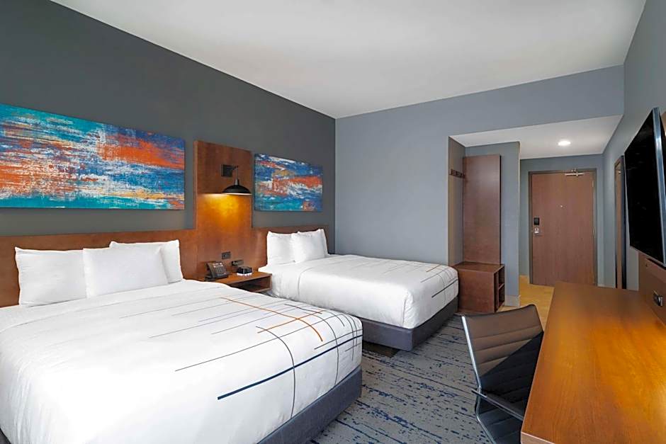 La Quinta Inn & Suites by Wyndham Louisville East