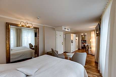 Triple Room with City View