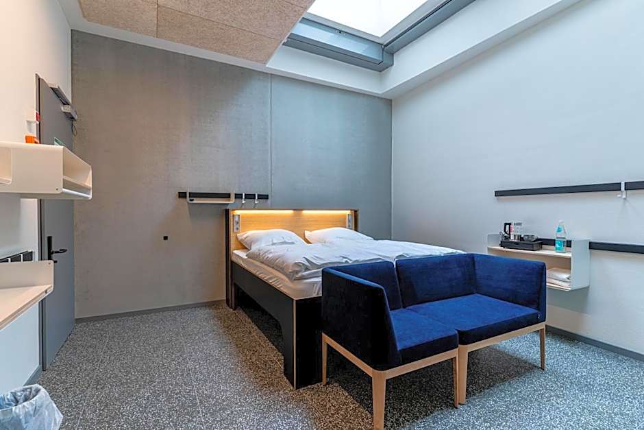 Foto 1 dari 8 — Double Room