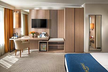 Superior Double or Twin Room with Balcony and Creek View