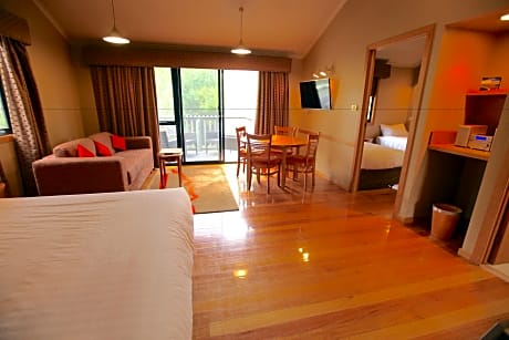 Premier Cabin (1 King Bed)