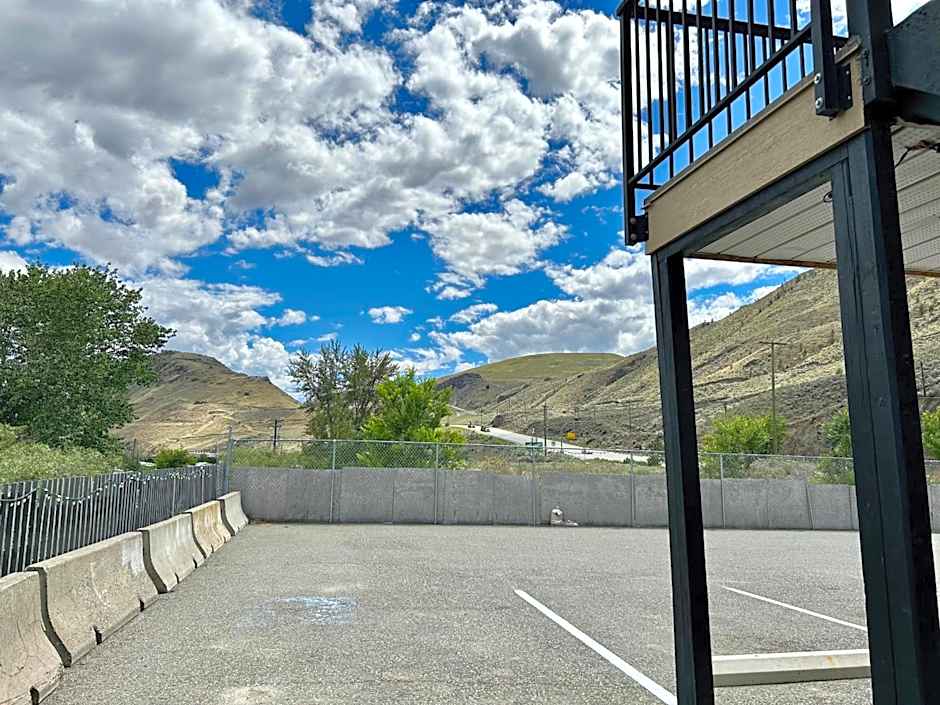 Riverside Motel Cache Creek