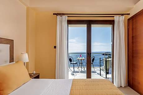 Superior Double Room with Balcony and Sea View
