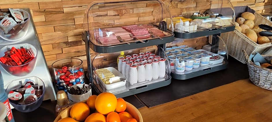 Hotel Westendia and Free Parking Top Breakfast