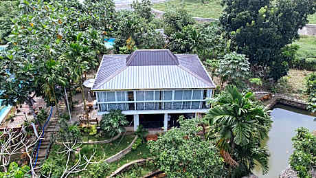 Ciudad Caliente by The Lavana